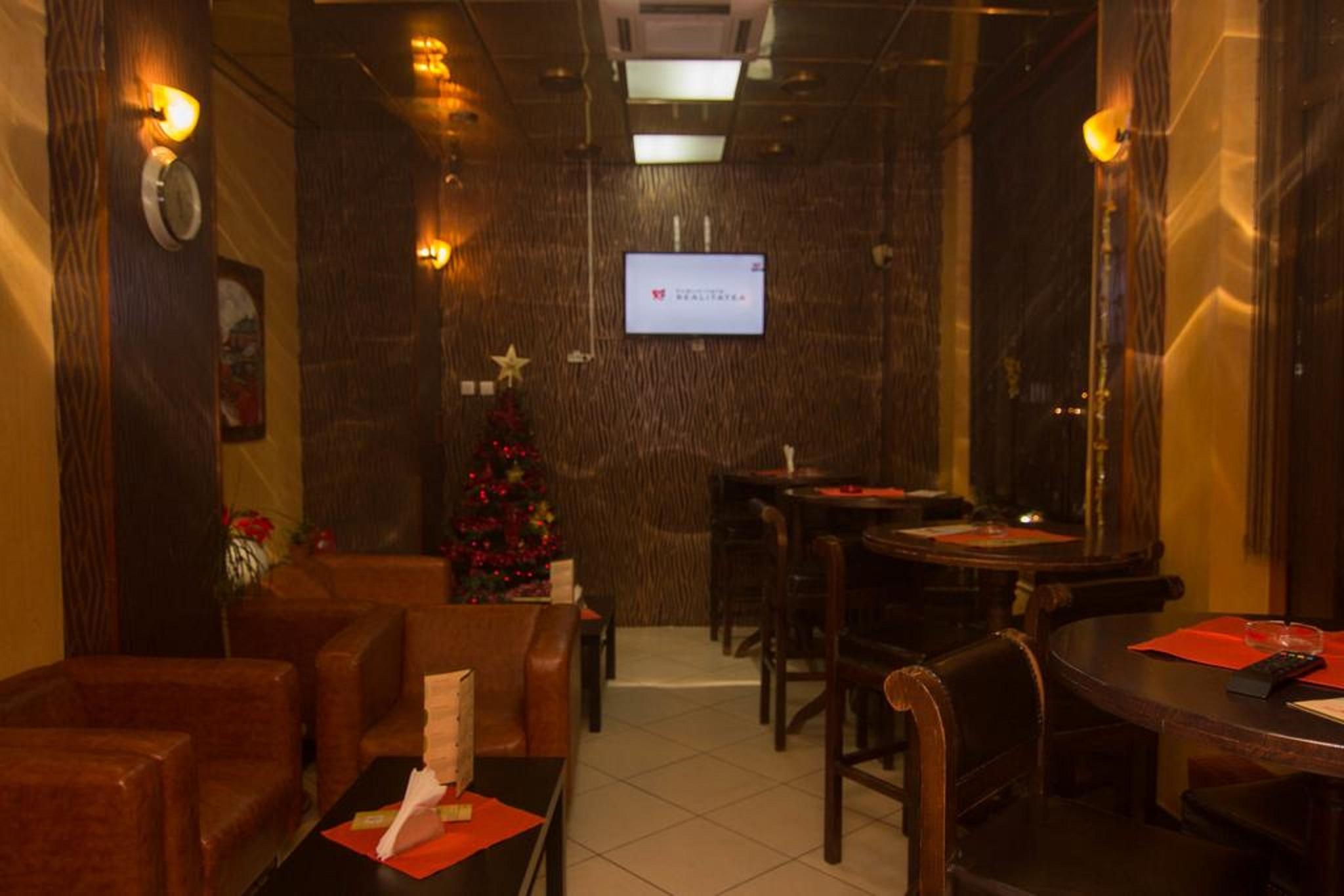 Hotel Reina บูคาเรสต์ ภายนอก รูปภาพ