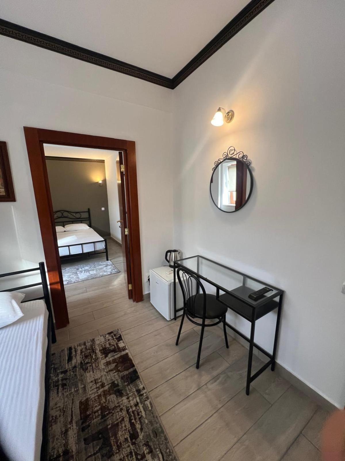 Hotel Reina บูคาเรสต์ ภายนอก รูปภาพ