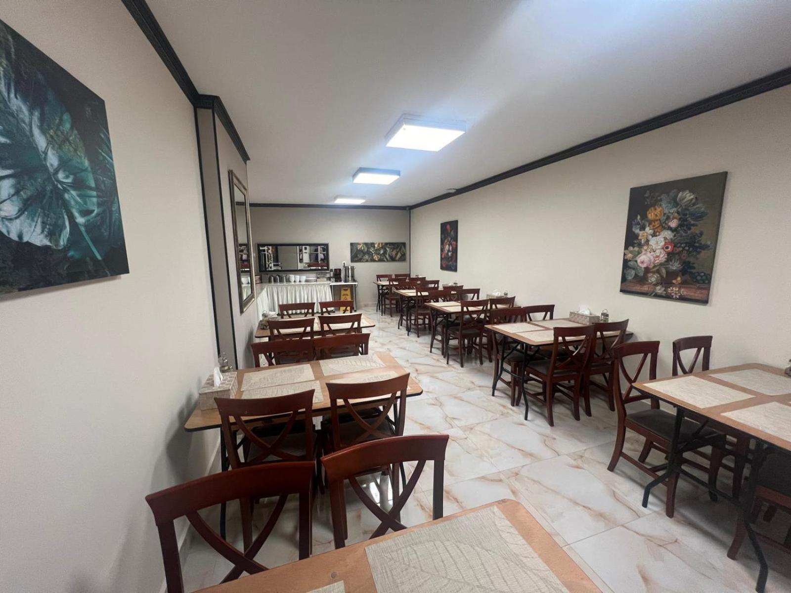 Hotel Reina บูคาเรสต์ ภายนอก รูปภาพ