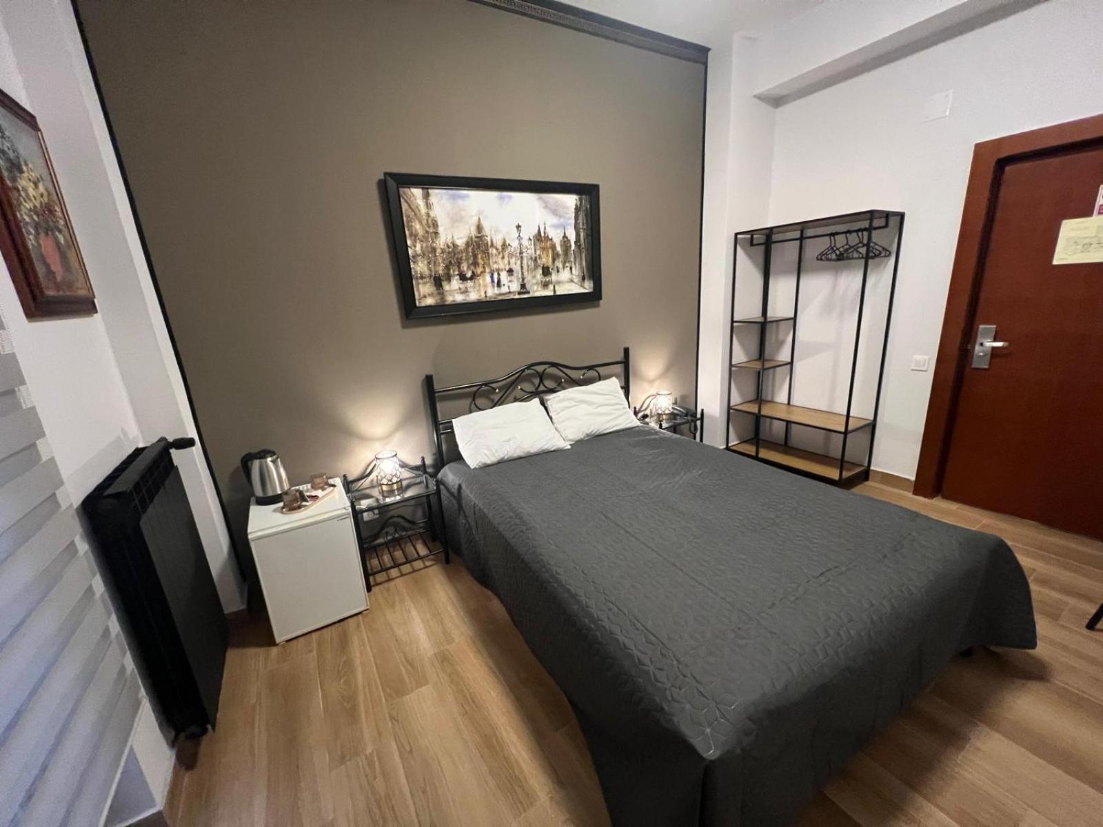 Hotel Reina บูคาเรสต์ ภายนอก รูปภาพ
