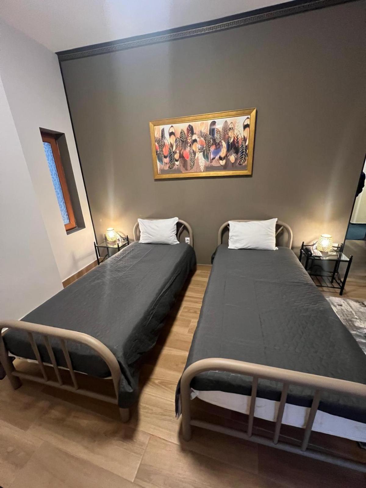 Hotel Reina บูคาเรสต์ ภายนอก รูปภาพ