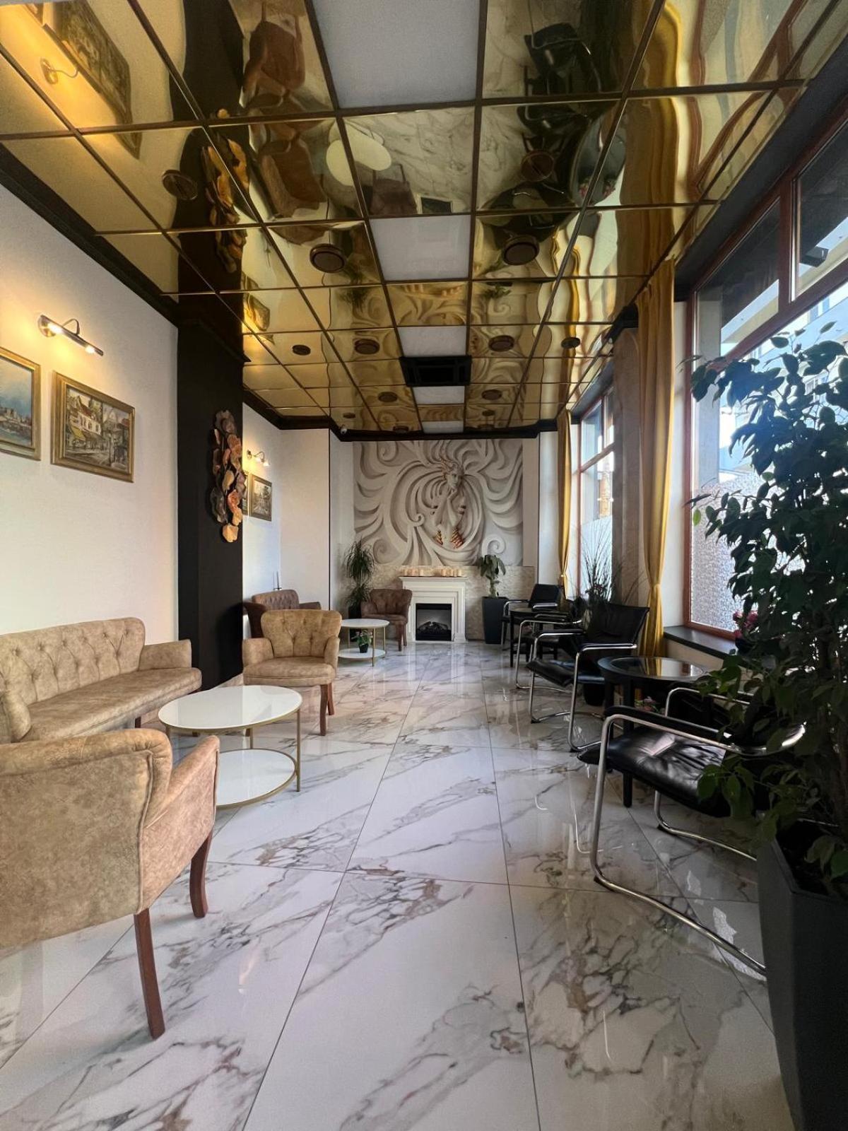 Hotel Reina บูคาเรสต์ ภายนอก รูปภาพ