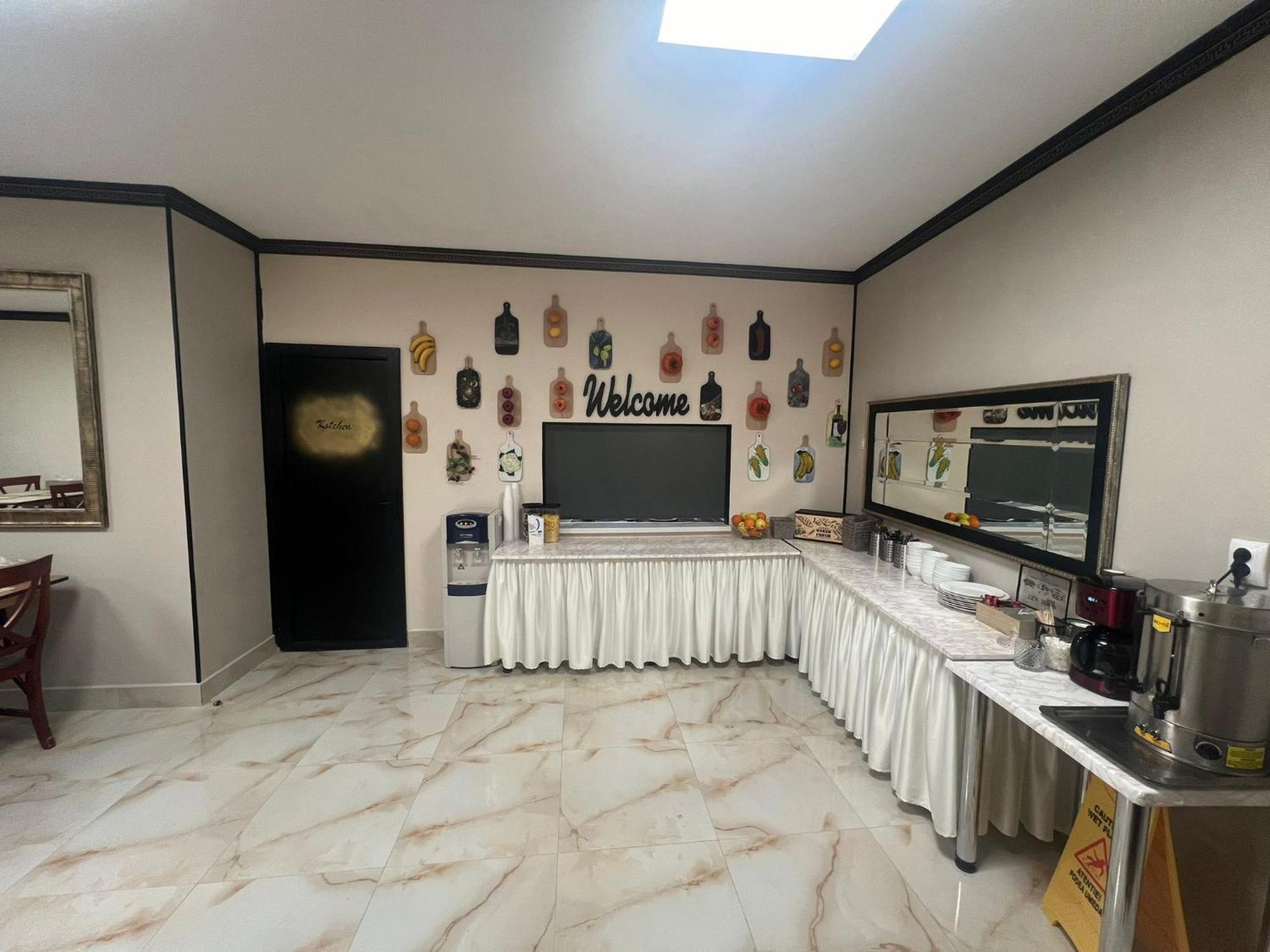 Hotel Reina บูคาเรสต์ ภายนอก รูปภาพ
