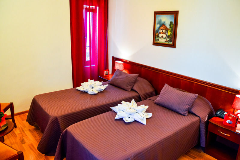 Hotel Reina บูคาเรสต์ ภายนอก รูปภาพ