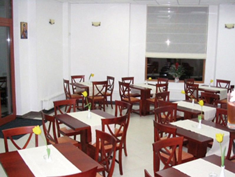 Hotel Reina บูคาเรสต์ ภายนอก รูปภาพ