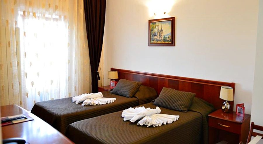Hotel Reina บูคาเรสต์ ภายนอก รูปภาพ