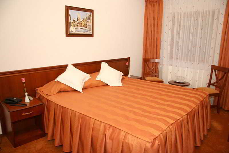 Hotel Reina บูคาเรสต์ ภายนอก รูปภาพ